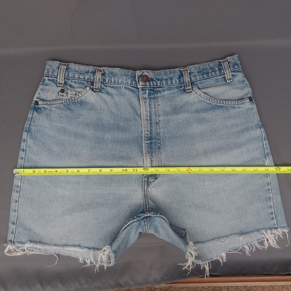Vintage Levi's Distressed Denim Shorts Size 38 Blue Jean Cutoffs - Picture 15 of 16